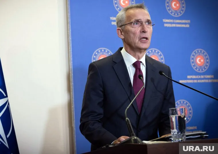 Столтенберг заявил, что НАТО даст сигнал Украине для вступления в альянс