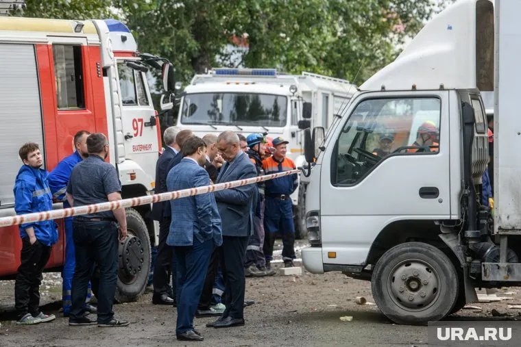 По Невскому проспекту в Санкт-Петербурге произошло обрушение потолочного перекрытия