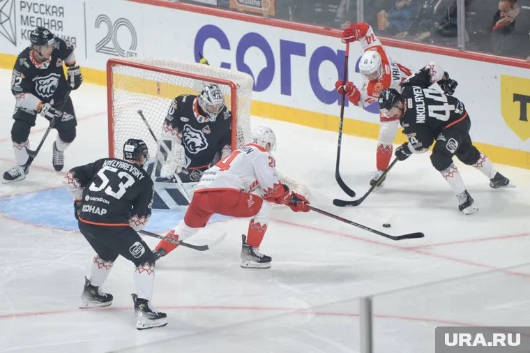 Илья Николаев в "Тракторе" играет под номером 44