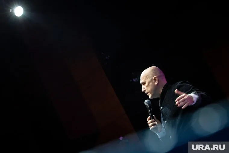 Захар Прилепин утверждает, что территории ДНР и ЛНР стоит отрезать от Украины