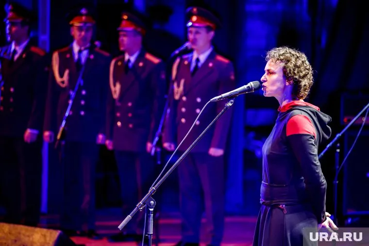 Поклонники Чичериной считают, что певица обоснованно заслужила поездку на «Мерседесе» после концерта