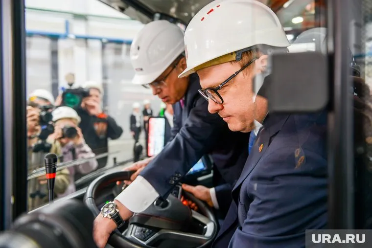 Алексей Текслер сел за руль нового троллейбуса