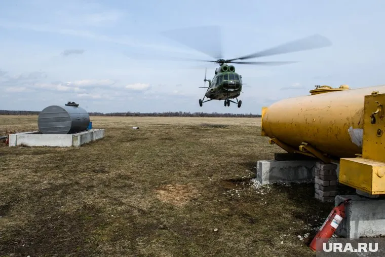 С места аварии пострадавших доставили в больницу Сургута вертолетом санавиации