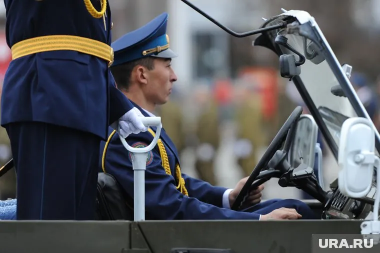Командующим ЗВО стал Роман Бердников, сообщает СМИ