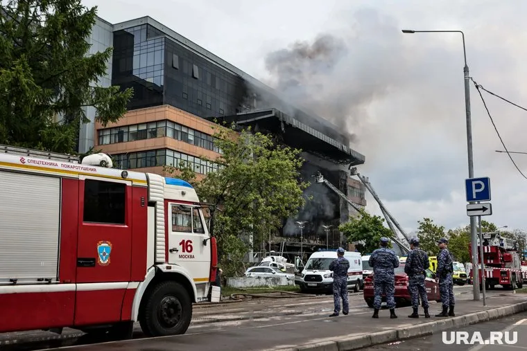 В Салехарде сгорело нежилое строящееся здание (архивное фото)