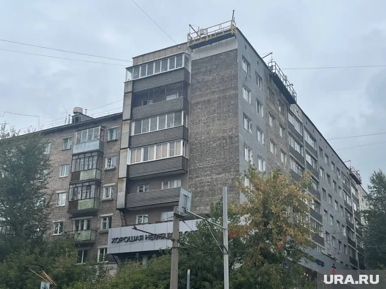 Теперь на фасаде дома пусто