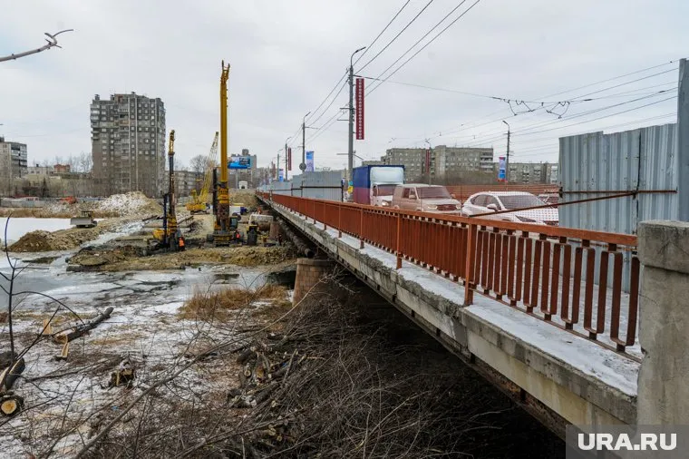 Реконструкция Ленинградского моста началась весной и идет с опережением графика
