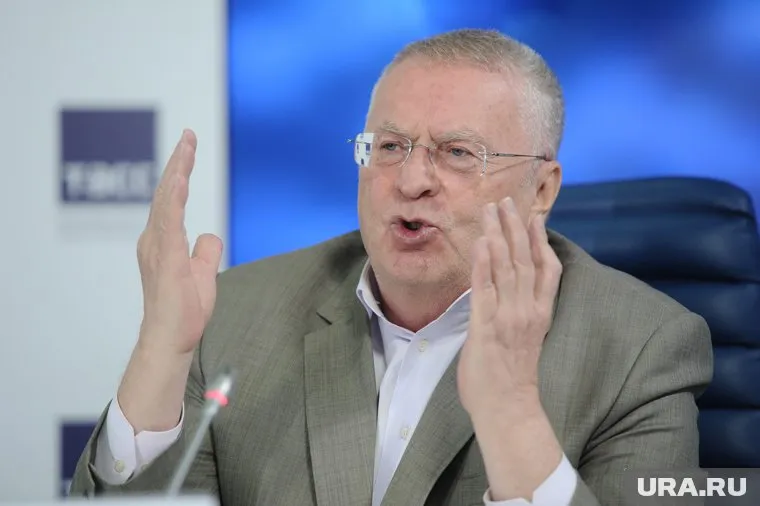 Владимир Жириновский предупредил, что ЛДПР
займет все «пустые кабинеты» в России