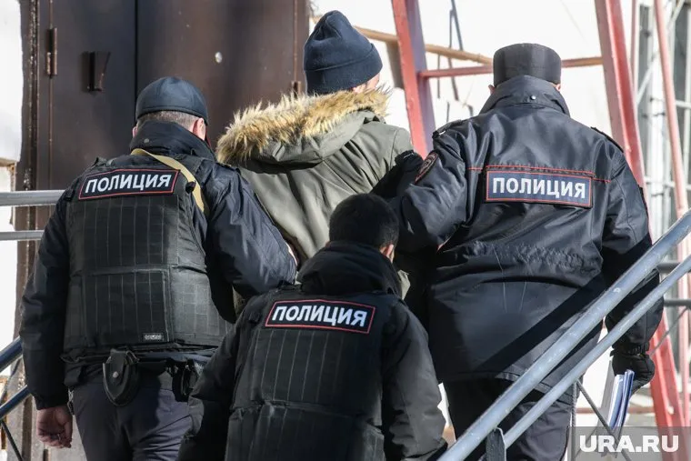 В Надыме разозленный мужчина избил полицейского (архивное фото)