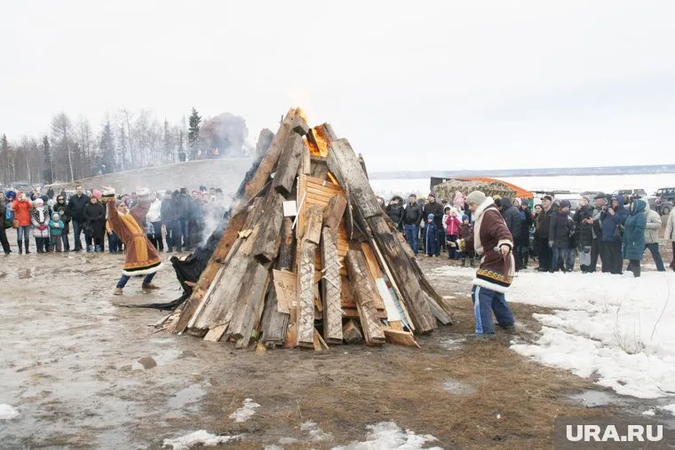 Сжигание ведьмы на костре помогло. Ледоход на самом деле начался