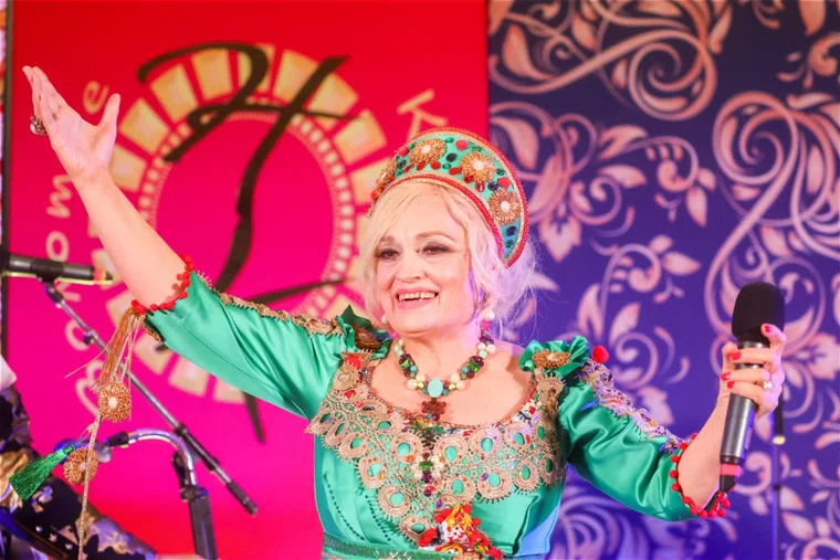 Народная артистка увеличила гонорары до 20 миллионов рублей благодаря новой волне популярности среди молодой аудитории