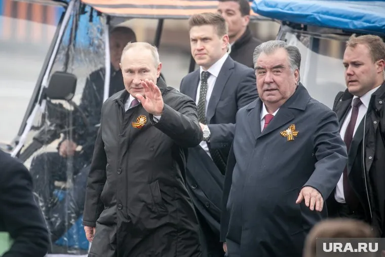 Гостем Владимира Путина на Дне Победы в этом году был Эмомали Рахмон