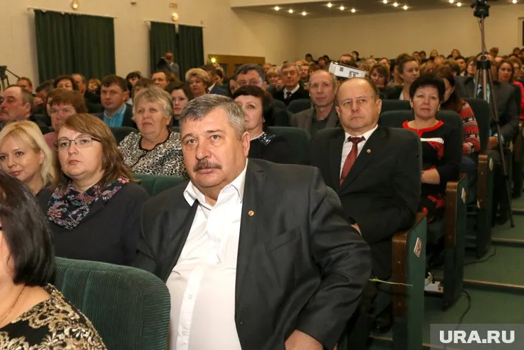 Петр Чикишев (слева) покинут пост главы Щучанского района, которым руководил 12 лет