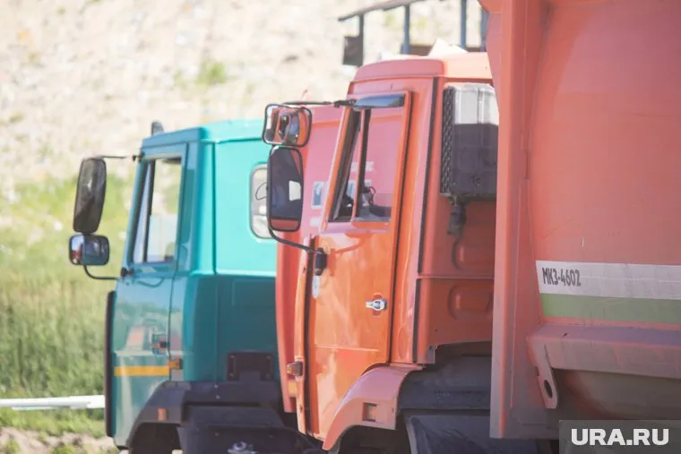 Жители ЖК «Заречный» недовольны тем, что их придомовой парковкой пользуются водители грузовиков (архивное фото)