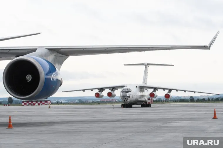 Самолет приземлился во Внуково