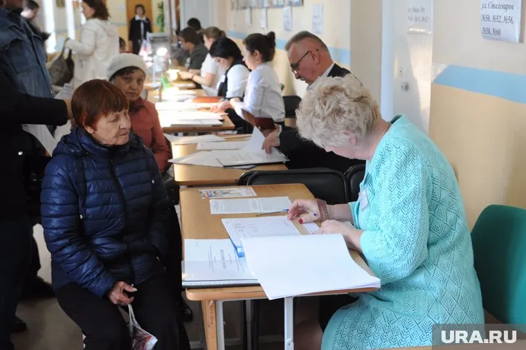 Южноуральцы идут на участки, чтобы выбрать губернатора и муниципальных депутатов