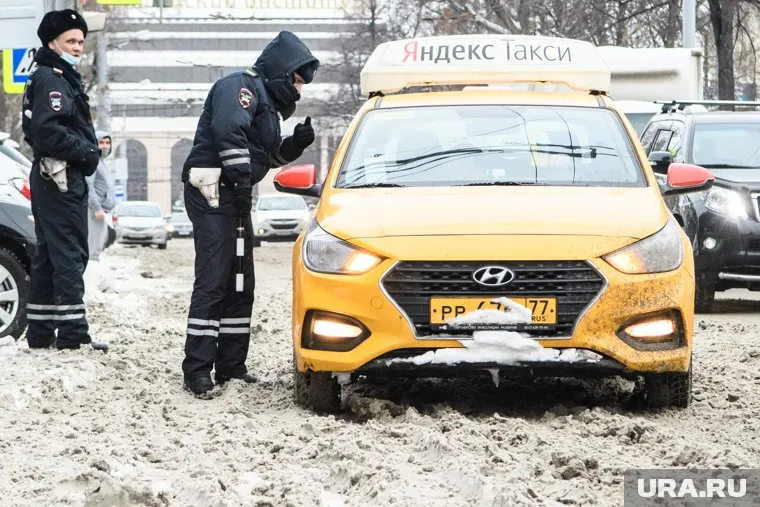 Силовики проверили более 30 таксистов