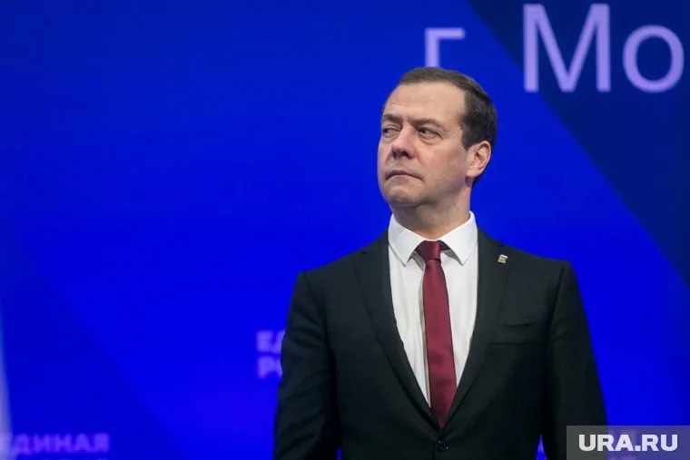 Россияне продолжают гадать, почему пропадал Дмитрий Медведев