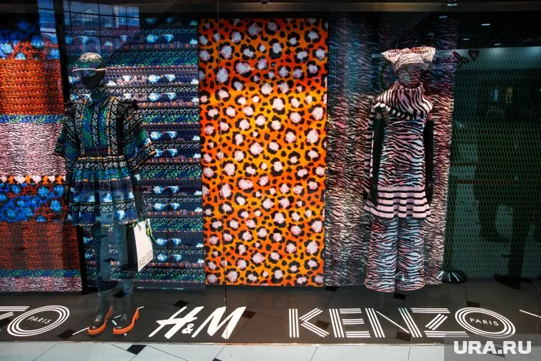 Модельер проектировал одежду и обувь класса «люкс»