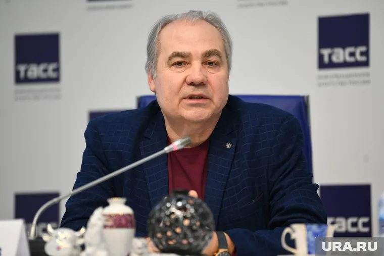 Альберт Кириллов считает, что творческий проект поможет восполнить кадры на фарфоровом заводе