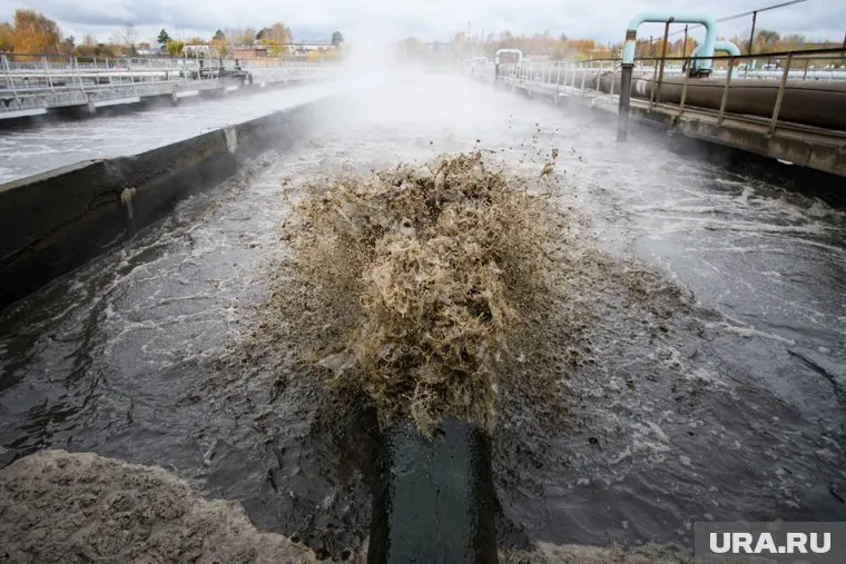 Фактически, жидкие бытовые отходы без очистки выплескиваются в реку Ушаковка