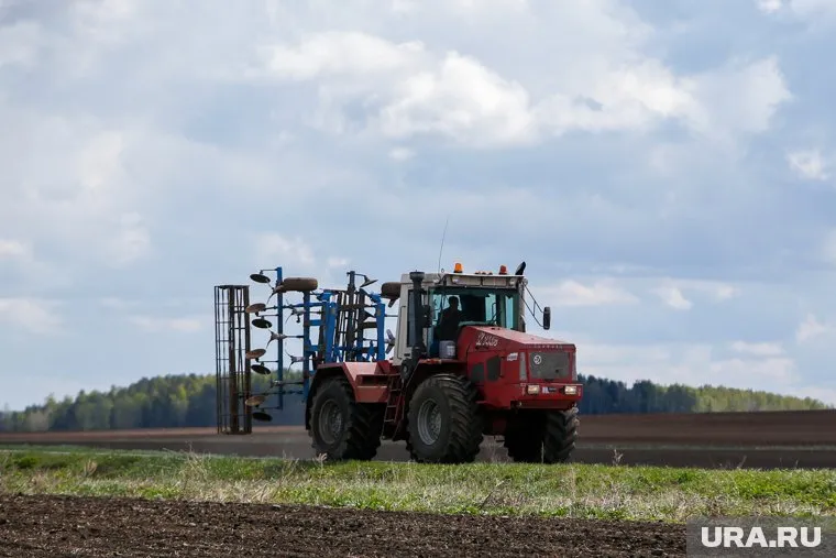 В Притобольном округе появится памятник трактору «Кировец» (фото из архива)