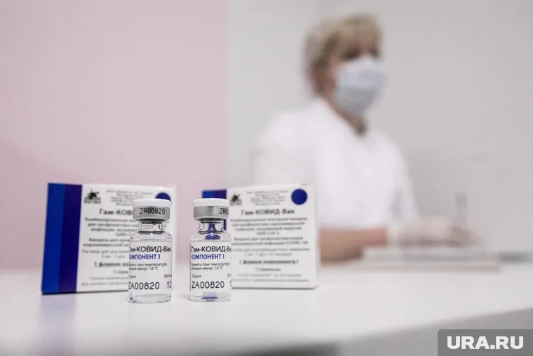 В первые дни после прививки от коронавируса появляются гриппоподобные симптомы