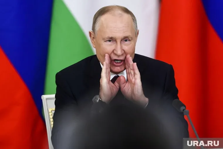 Киевские власти «совсем оборзели», когда объявили русских некоренной нацией на Украине, заявил Путин