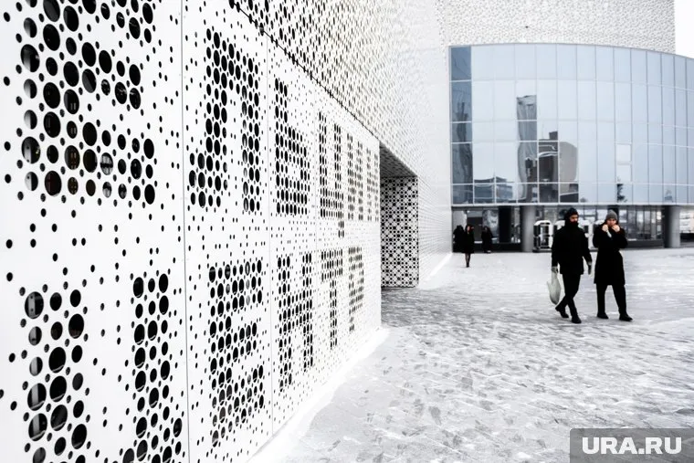 Для входа в здание Ельцин Центра QR-код не требуется