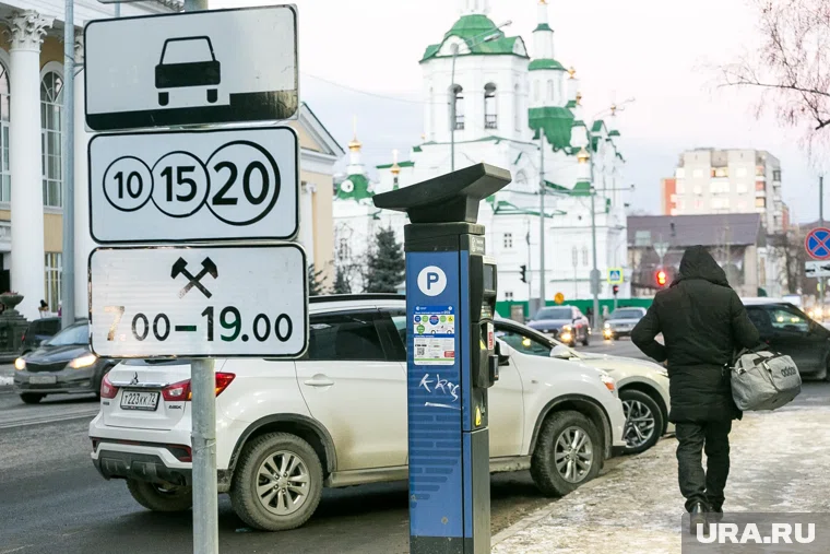 Платные парковки приносят доход в бюджет (архивное фото)