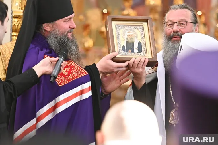 Митрополит Кирилл пожелал митрополиту Евгению долгой службы в Екатеринбурге