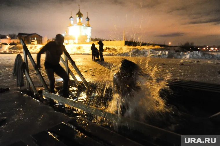 Проруби для крещенских купаний будут доступны для челябинцев с вечера 18 января