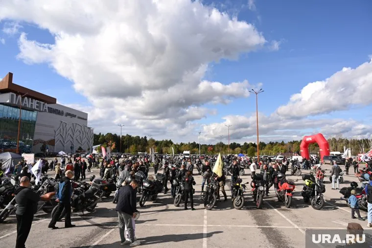 Пермские байкеры устроили шоу для горожан