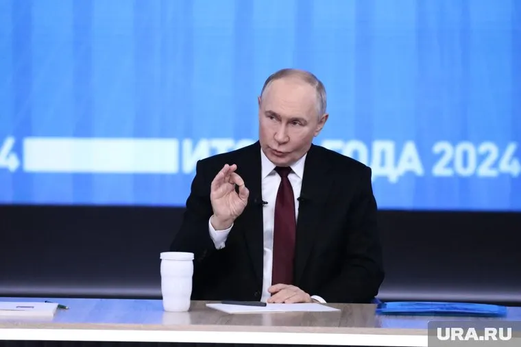 Владимир Путин днем 19 декабря проводит прямую линию
