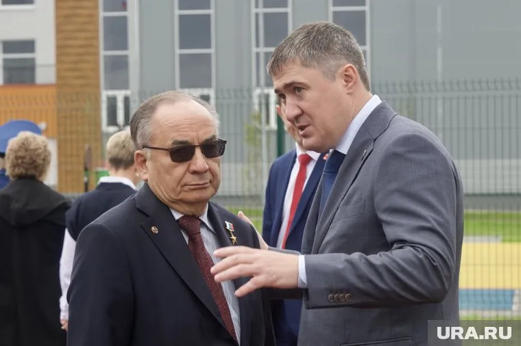 Александр Иноземцев (слева) внес существенный вклад в развитие авиапромышленности