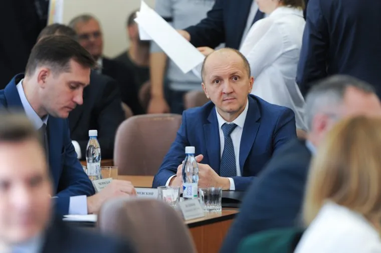 Первое заседание Челябинской городской думы второго созыва, где выбрали председателя, его заместителей и руководителей комиссий. Челябинск