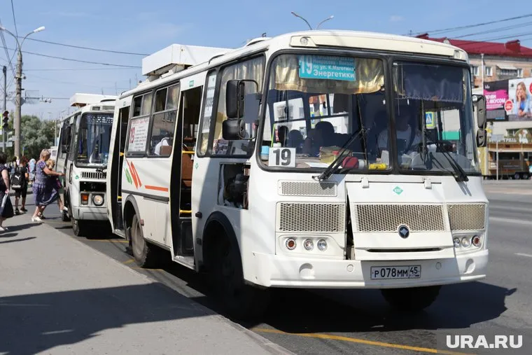 Власти объяснили опоздания автобусов техническими проблемами
