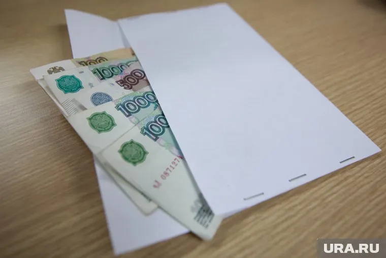 Работники готовы получать часть зарплаты в конвертах, если им будут платить больше, чем сейчас