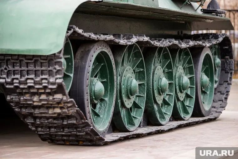 Танк подъехал к президентскому дворцу