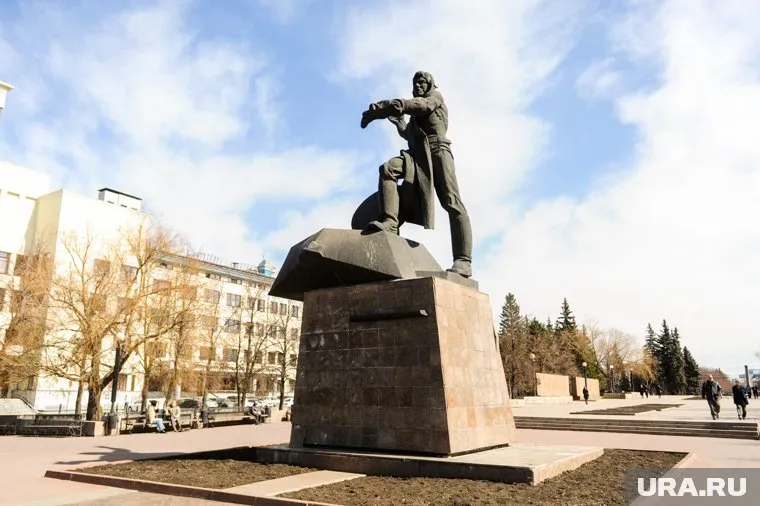 Памятники с военной тематикой. Челябинск