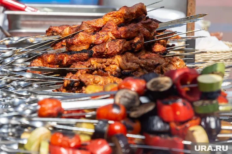 В шашлычном наборе придется заплатить дороже не только за мясо, но и за овощи, сказал Дмитрий Морковкин