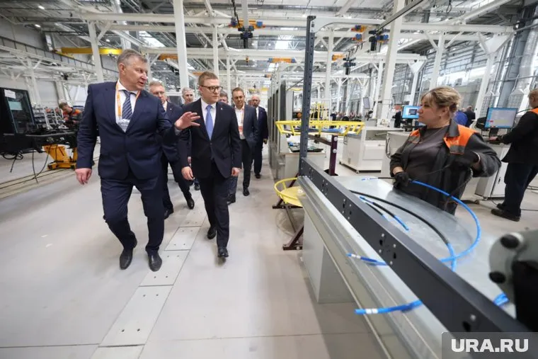 Текслер посетил новый сборочный комплекс завода "Урал"