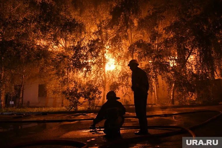 Из-за пожара в квартирах сильно пахнет гарьею