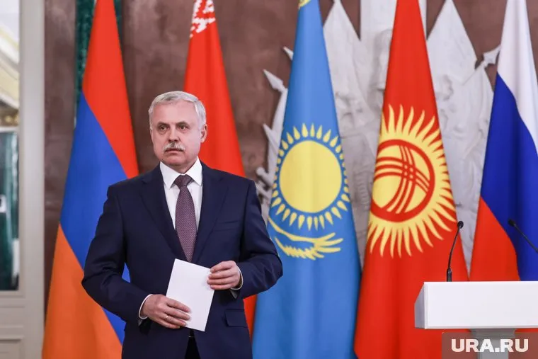 Расширение НАТО не приведет к укреплению безопасности в мире, считает Станислав Зась