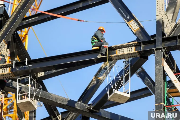В Тюменской области не хватает 3,3 тысячи сотрудников строительной отрасли