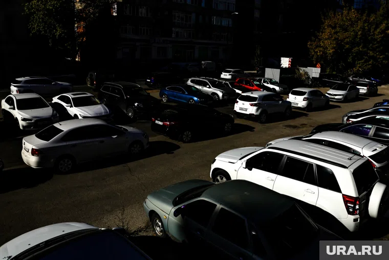 Некоторые дальнобойщики во время рейсов заезжают в Тюмень, чтобы переночевать на парковках крупных ЖК