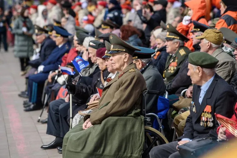 Военный парад в честь Дня Победы на площади 1905 года. Екатеринбург 