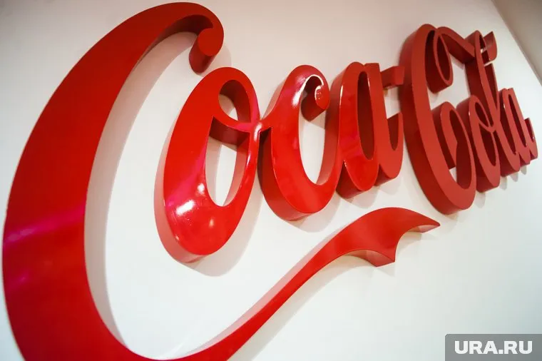 Coca-Cola временно прекращает деятельность в РФ
