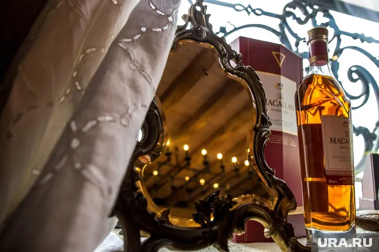 Продавец нашел древнее зеркало более полувека назад