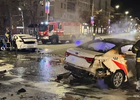 Спасатели показали фотографии жуткой аварии в центре Челябинска с участием такси